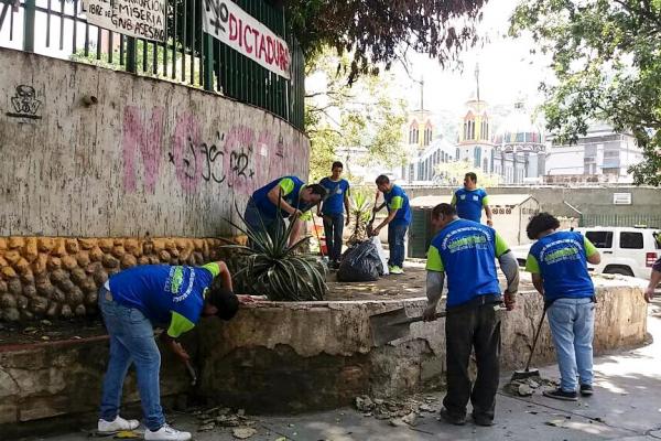 Recogen desechos sólidos en caracas 