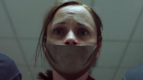 Elisabeth Moss interpreta a Hulu, una criada que es abusada