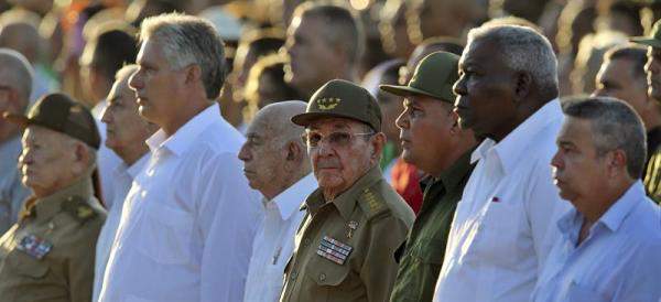 Raúl Castro junto al Vicepresidente Cubano Miguel Díaz-Canel