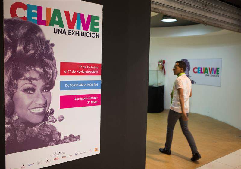 Una muestra de los vistosos vestidos, zapatos y pelucas de la legendaria cantante cubana Celia Cruz, la "Reina de la Salsa", se exhibe por primera vez en República Dominicana/ Foto: EFE