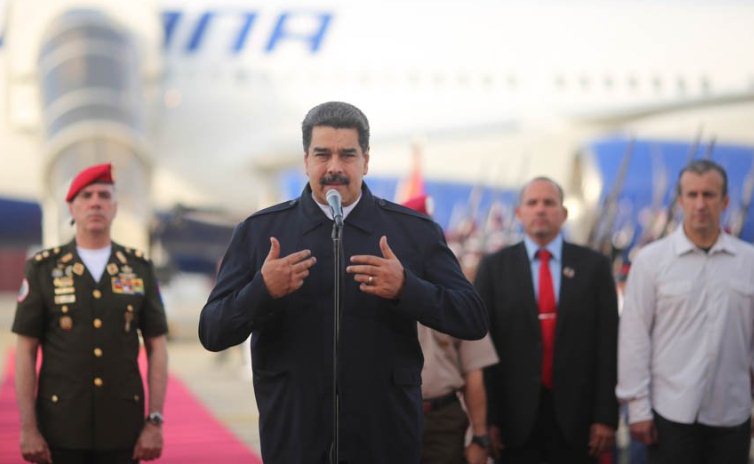 Maduro llega a Venezuela y tilda de "éxito total" su gira internacional