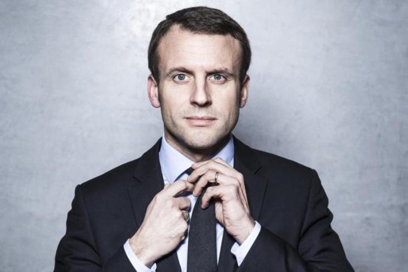 El presidente francés ha decidido apostar por el "made in France" en los trajes que viste, que se han convertido en una de sus señas de identidad más arraigadas/ Foto: Referencial