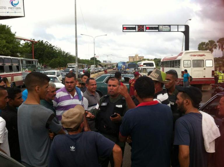 Transportistas en Maracaibo exigen a Pdvsa regularizar la distribución de gasolina