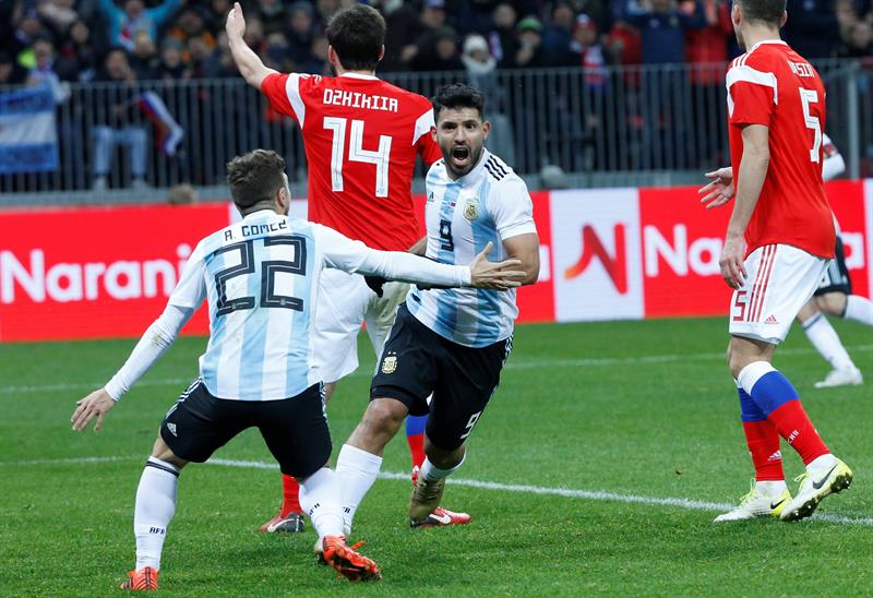 Agüero da la victoria a una Argentina que aún no convence