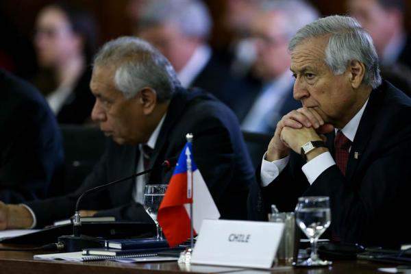 El canciller de Chile Heraldo Muñoz (d) asiste hoy, jueves 21 de diciembre de 2017, a la 51 Cumbre del Mercosur, en el Palacio del Itamaraty en Brasilia (Brasil)/ Foto: EFE