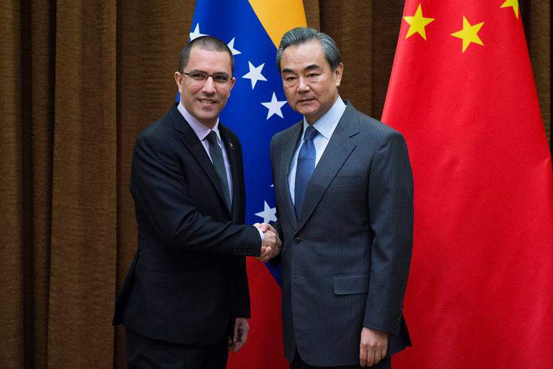 Ministro Jorge Arreaza con su par chino Wang Yi