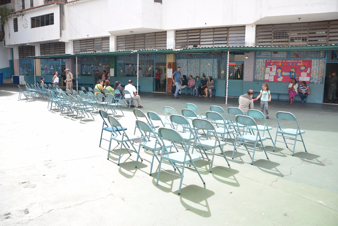 Centro electoral del Colegio La Consolación de Santa Mónica, Caracas. Elecciones municipales 10 de diciembre de 2017 / Foto: Mariana Souquett