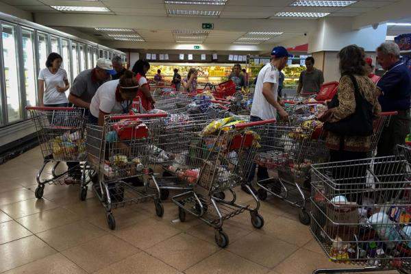 Inspectores del Sundde ordenan bajar precios en 26 cadenas de supermercados en Venezuela Foto EFE