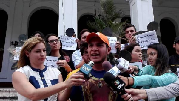 Grupo de jóvenes toman las calles del Táchira para protestar por los caídos a manos del gobierno 
