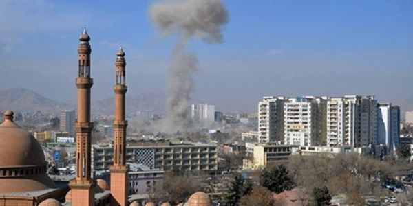 Un ataque suicida con una ambulancia llena de explosivos volvió a convertir este sábado a Kabul en un cementerio causando 95 muertos en un nuevo golpe talibán/ Foto: TeleSur