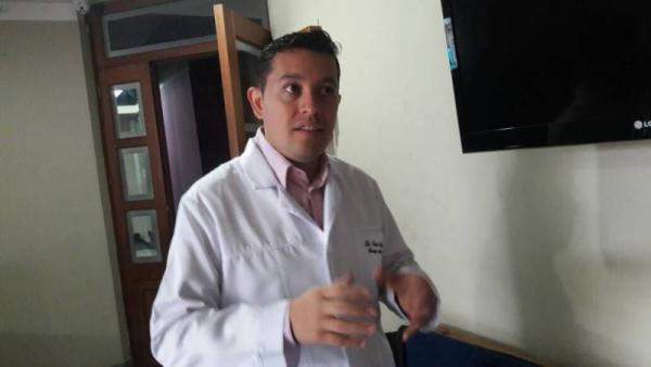 Carlos Villegas, médico especialista en oncología