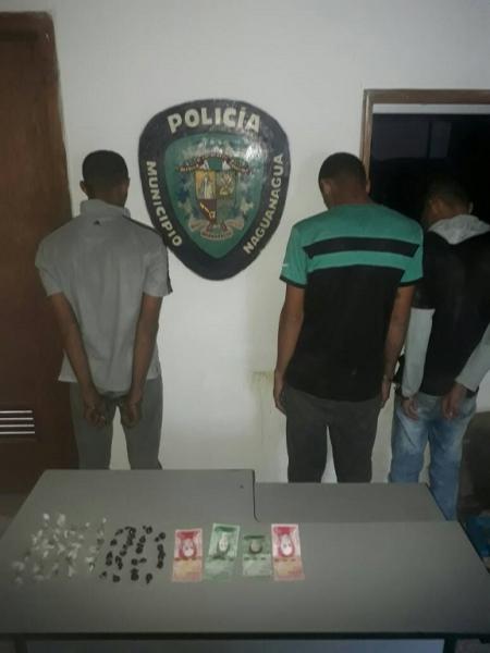 PoliNagua detuvo a tres sujetos con 70 envoltorios de presunta marihuana
