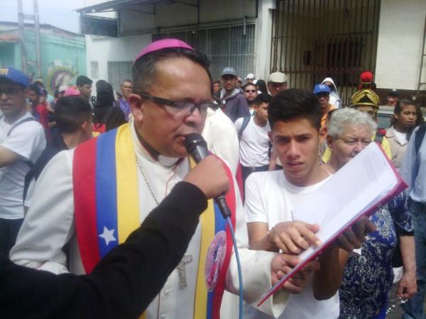 La ceremonia estuvo presidida por Monseñor Luis Enrique Rojas, obispo auxiliar de Mérida / Foto: Jesús Quintero Quiroz