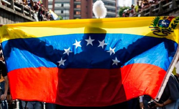 venezolanos en las calles protestan por malas politicas de maduro