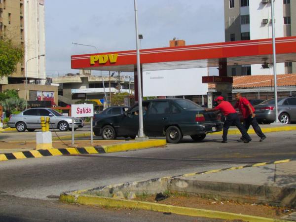 Las corlas en las estaciones de servicio colapsaron Maracaibo