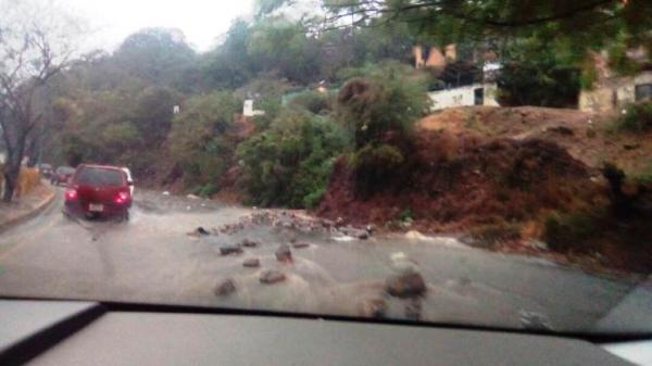 Varios derrumbes se observaron en el suroeste de Barquisimeto / Foto: Carlos Iván Suárez