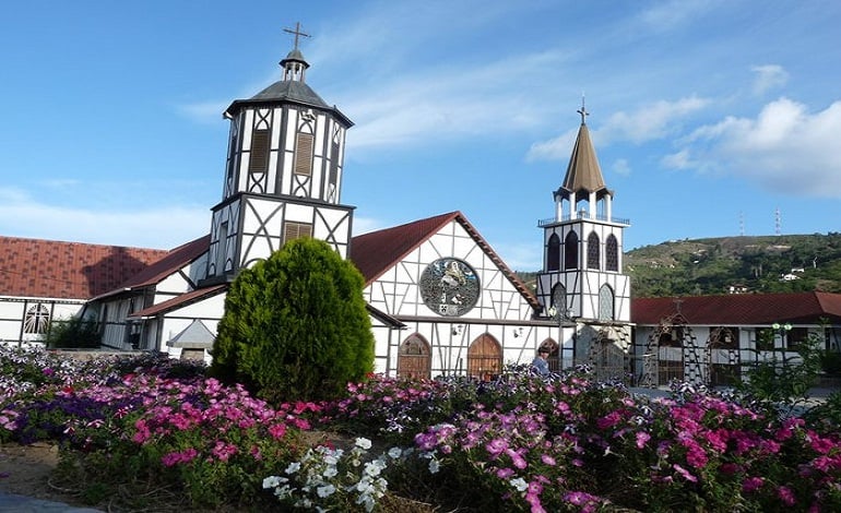 la colonia tovar es una comunidad germana que hace 175 años se asento en tierras venezolanas