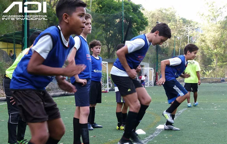 Bancamiga Banco Universal y Academia ADI de Venezuela benefician a 500 niños a través de campamento de Futbol Base