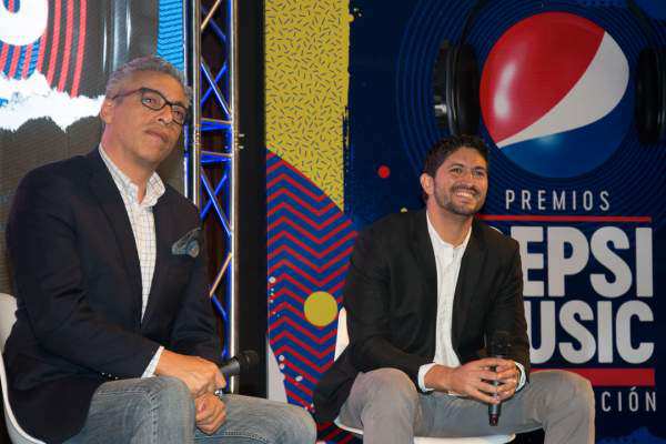 Christopher Lozada y John Fabio Bermúdez en la ruda de prensa de los Premios Pepsi Music. Foto: Cortesía Pepsi
