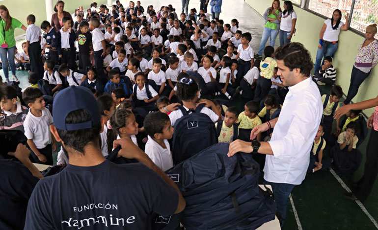 Fundación Yammine entregó kits escolares para incentivar el reciclaje en escuela de Baruta