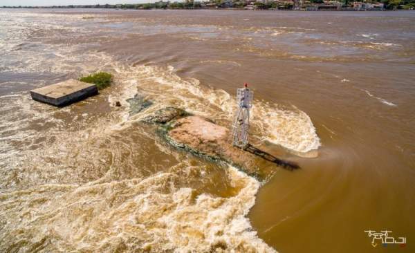 Piedra del Orinoco a punto de quedar completamente bajo el agua /Foto: @DjiVzla