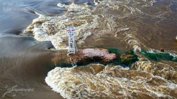 Piedra del Orinoco a punto de quedar completamente bajo el agua /Foto: @miguelangels 