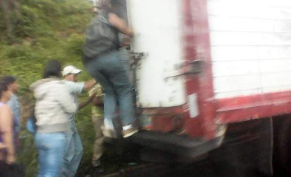 "La gente viaja de pie, con un calor asfixiante, entre otras incomodidades propensas a producir un accidente fatal cualquiera de estos días"/ Foto: Cortesía