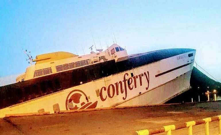 ferry hundido