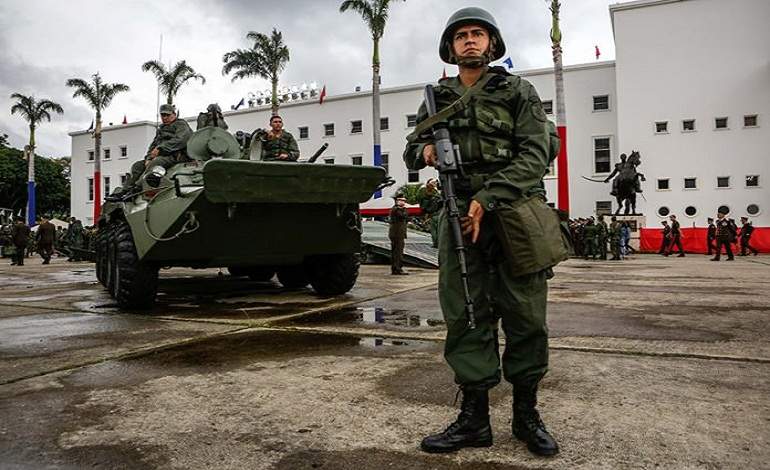 Maduro degradó y expulsó de la Fanb a los generales Hugo Carvajal y Carlos Rotondaro