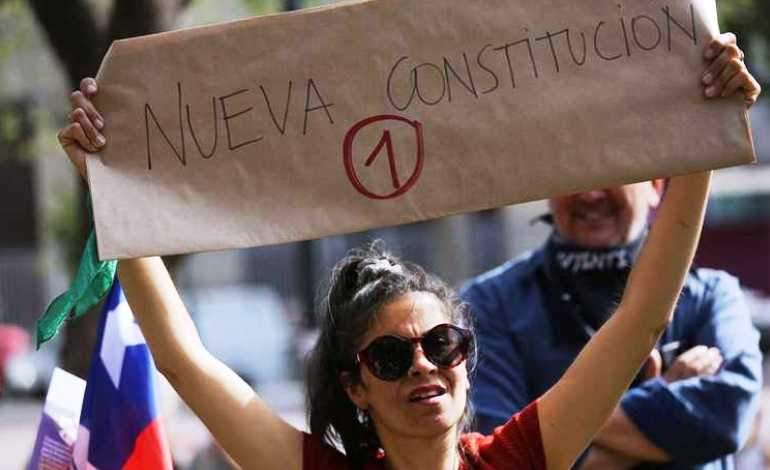Acuerdan plebiscito para nueva Constitución en Chile
