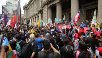Continúan manifestaciones en contra de Sebastián Piñera