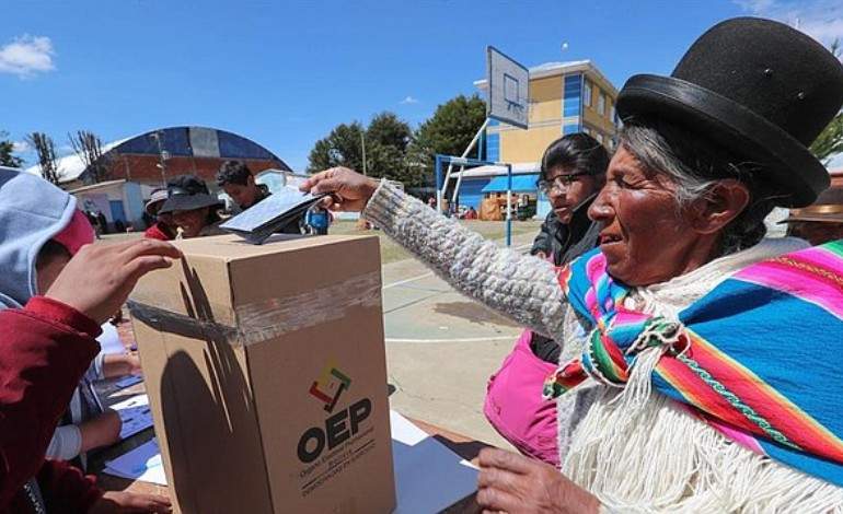 Bolivia dividida por nuevo plazamiento de las elecciones