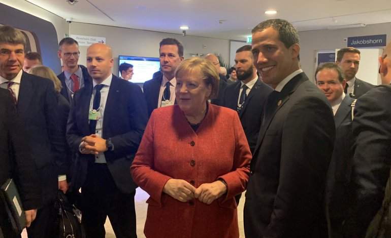 Guaidó se reúne en Davos con Ángela Merkel y otras personalidades..