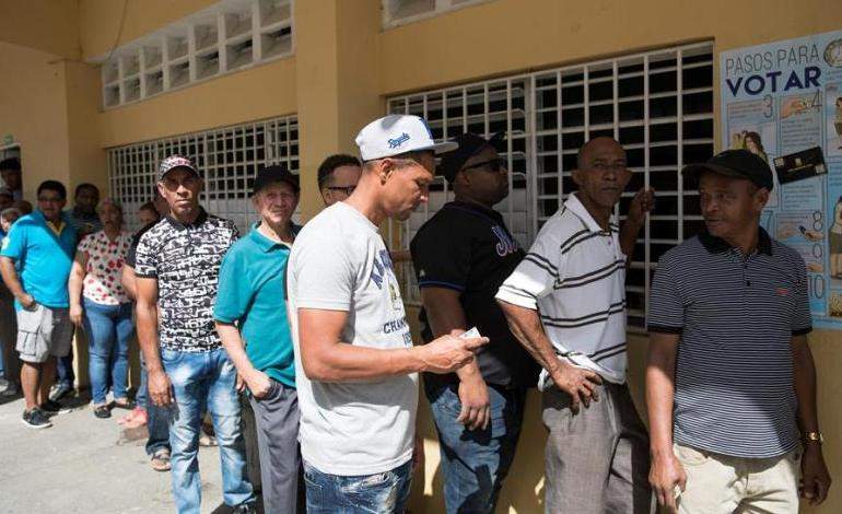 Convocan a nuevas elecciones en Dominicana luego de suspensión del domingo