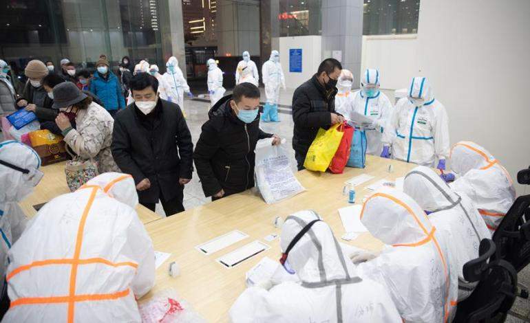 Wuhan lucha por más recursos para afrontar virus