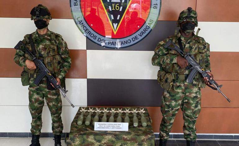 Colombia incauta armas a exguerrilleros que presuntamente vienen de Venezuela