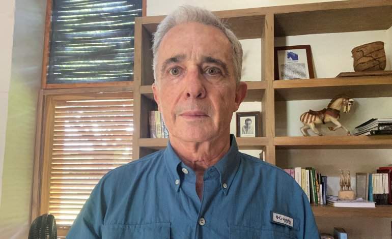 Caso de Alvaro Uribe será llevado por la Fiscalía colombiana