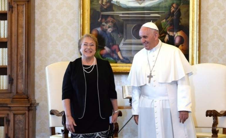 Bachelet y papa Francisco hablan sobre Venezuela en el Vaticano