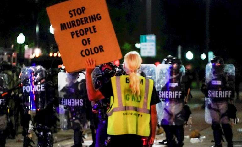 Dos muertos en Estados Unidos en protestas contra abuso policial contra afroamericano