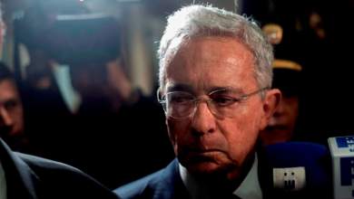 Alvaro Uribe con covid-19 y en arresto domiciliario, caso histórico en Colombia