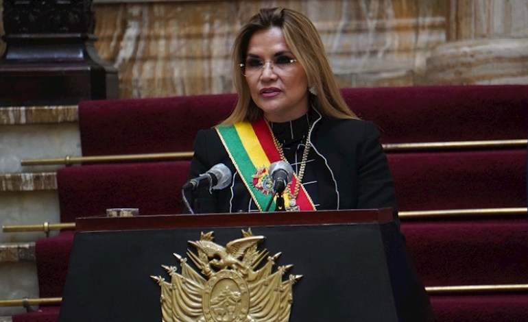 Jeanine Áñe renucia a candidatura para evitar triunfo de delfín de Evo Morales